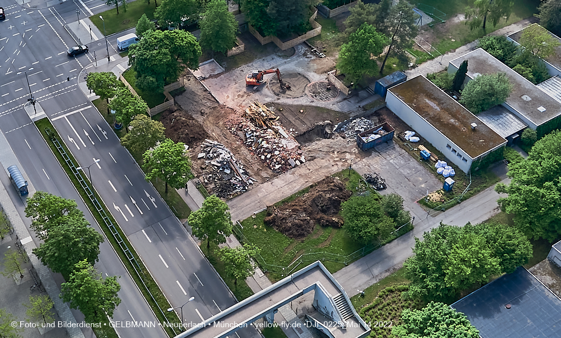 14.05.2022 - Luftbilder von der Baustelle Haus für Kinder in Neuperlach